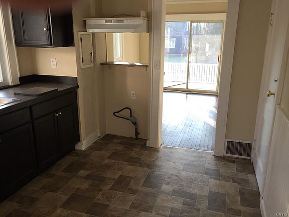 3rd image of 180 Elton Ave