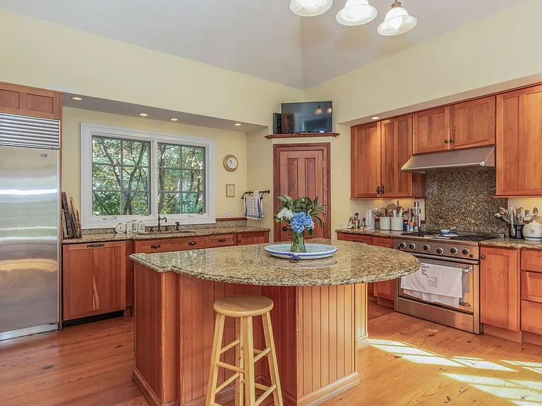 342 Old Sag Harbor Rd — Photo 7