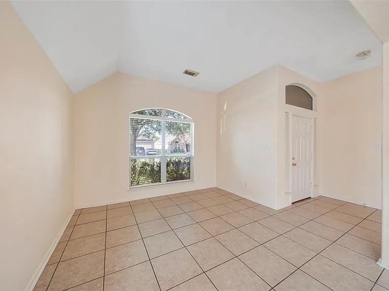20410 Pomegranate Ln — Photo 3