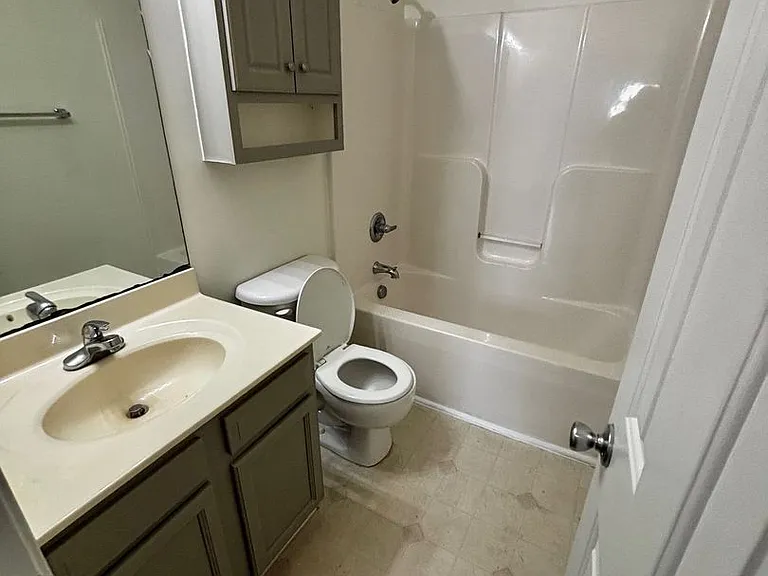 207 Ashwood Dr — Photo 8