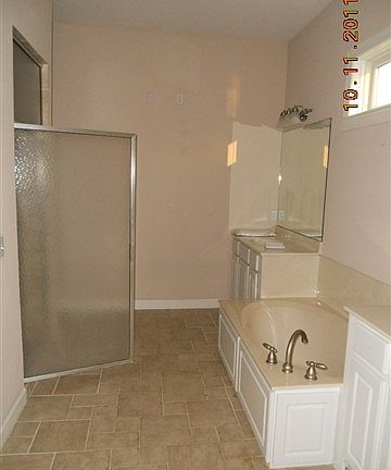 4th image of 1007 Applewood Ln