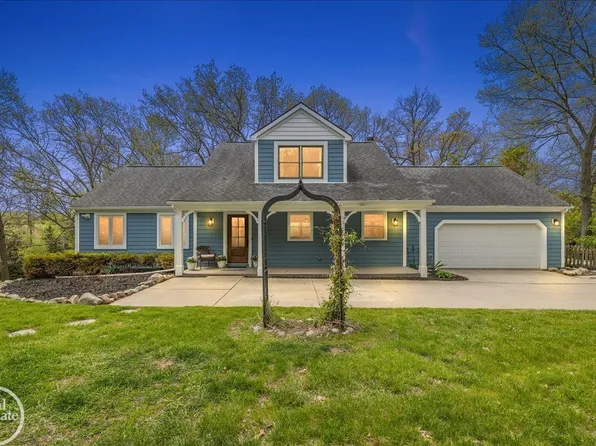 5231 Mattawa Dr, Clarkston, MI 48348