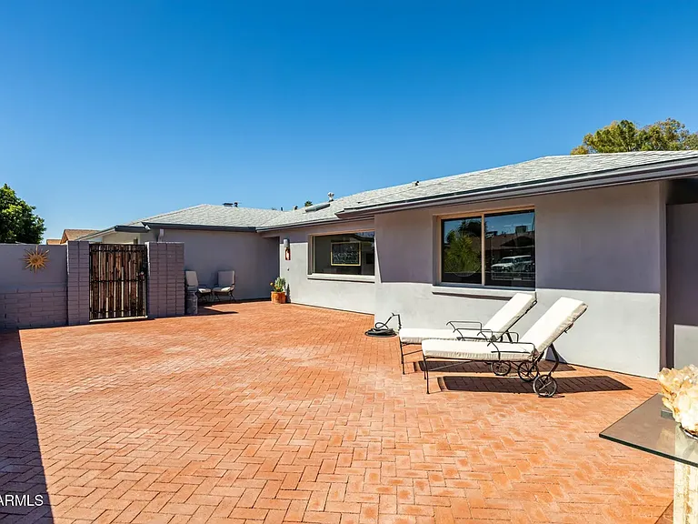 644 E La Jolla Dr — Photo 5