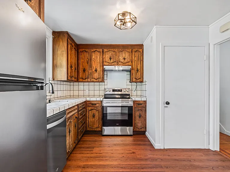 1796 Hickory Ave — Photo 9