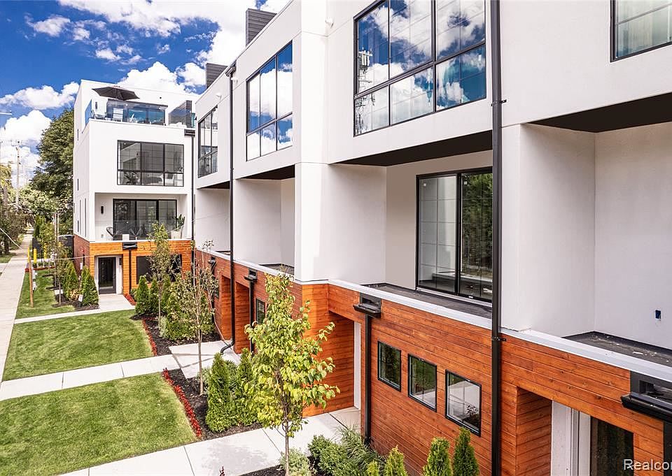 1st image of 533 E Harrison Ave #15