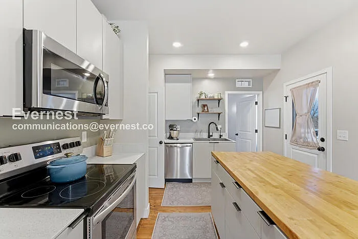 4000 Blue Pine Ln — Photo 4