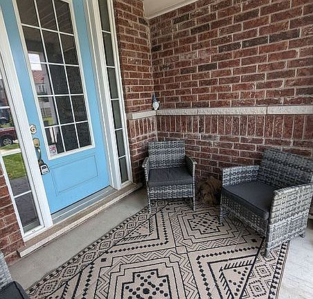 3rd image of 95 Collier Cres