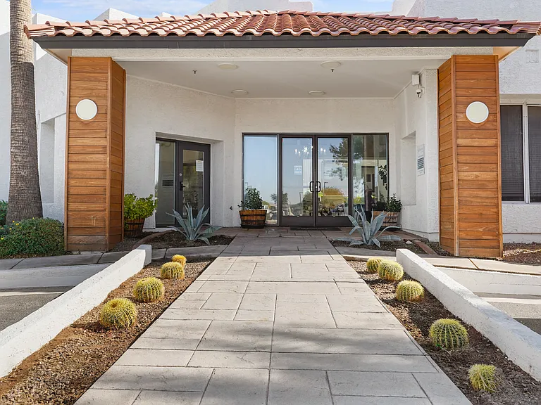 The Residences at Palm Valley Apartments — Photo 33
