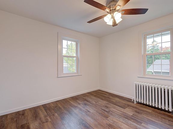 4th image of 31 Minetta Ct Floor 2