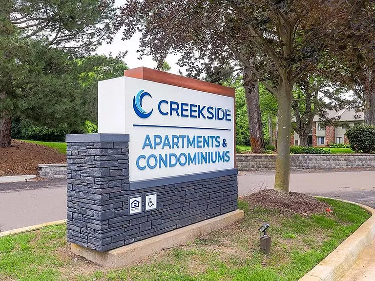 Creekside of Farmington Hills Apartments — Photo 47