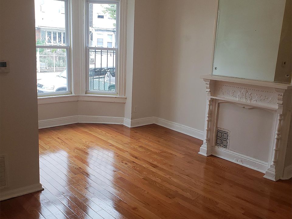 Living Room/Dining room area
