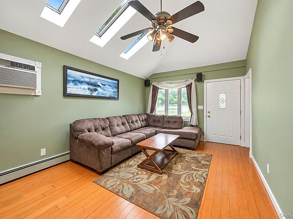 4th image of 325 Beachview Street