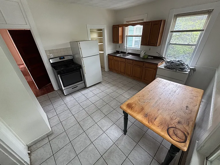77 Walnut St #6 — Photo 5