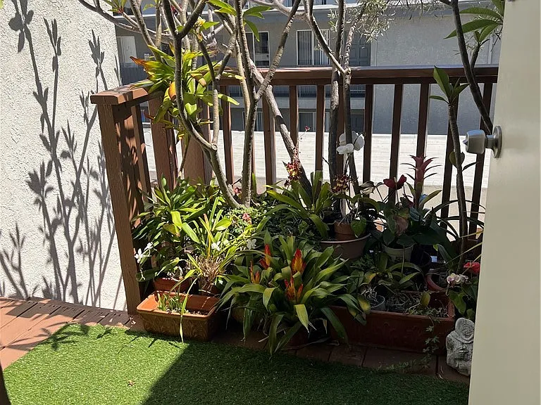 7360C Hollywood Blvd — Photo 12
