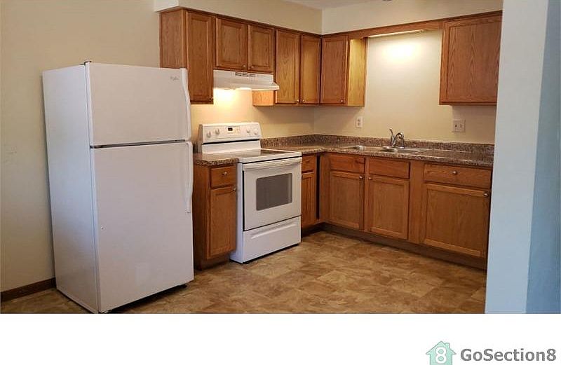 1st image of 295 Hoyt Ave E