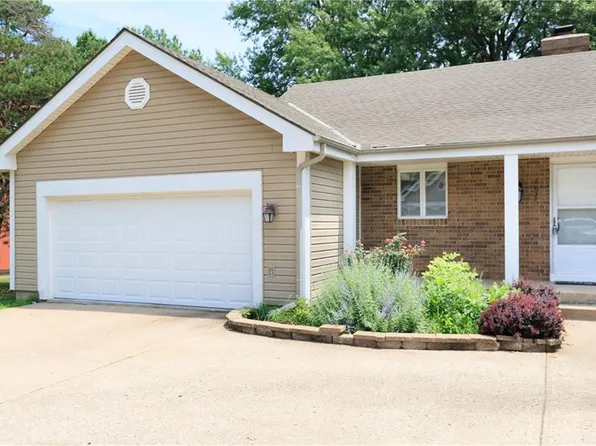 1632 S Scarborough St, Olathe, KS 66062