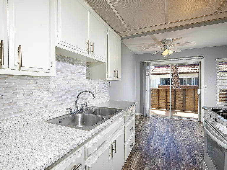 Villa Del Mar Apartments (new) — Photo 33