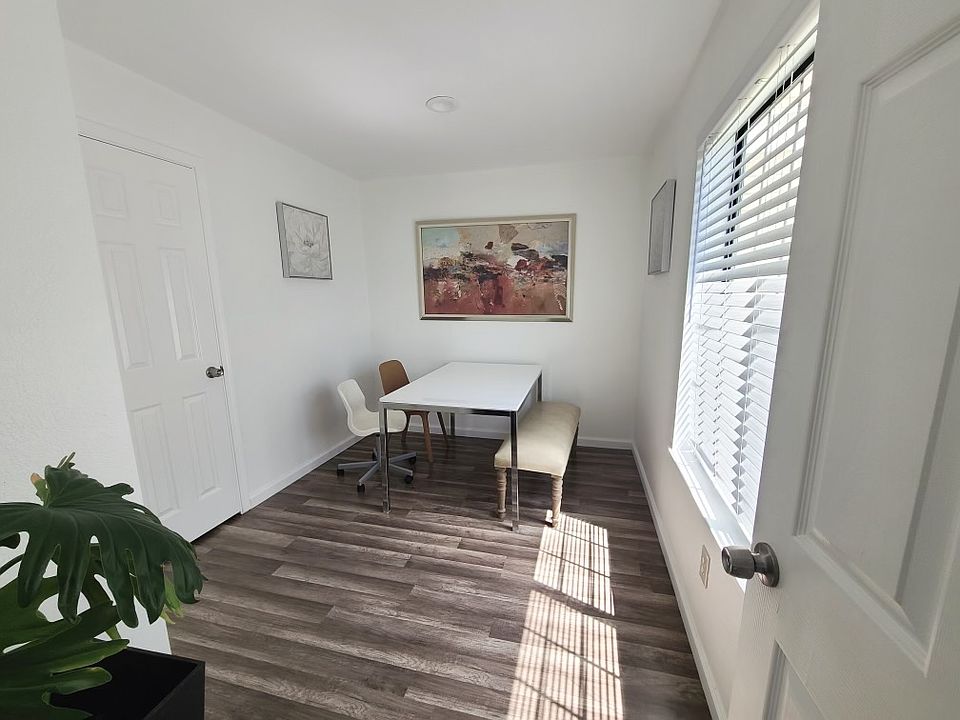 Dining room or bonus room