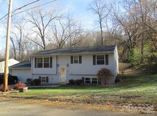 2464 Hempstead St, Dubuque, IA 52001