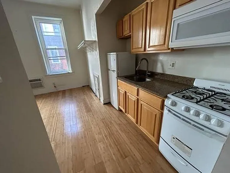 501 N 35th St — Photo 13