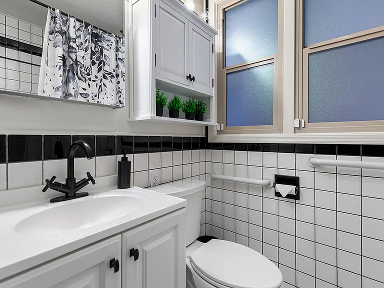 4822 Iroquois Ave — Photo 11