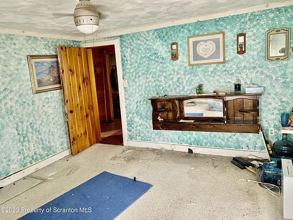 5th image of 204 Railroad Ave