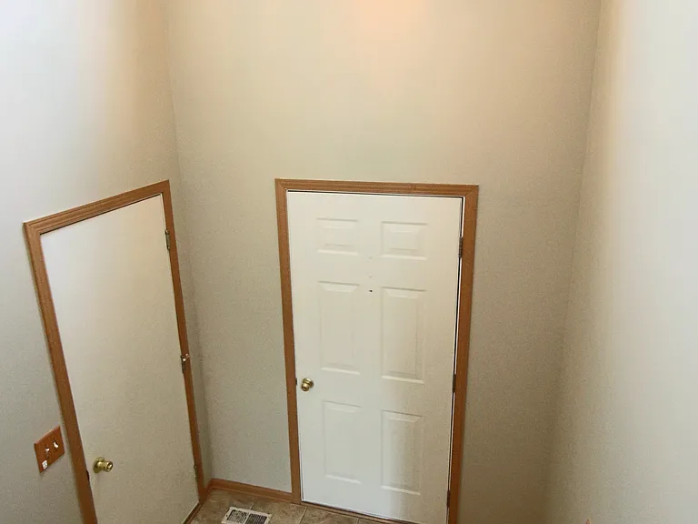 2538 Oak Tree Ln — Photo 2