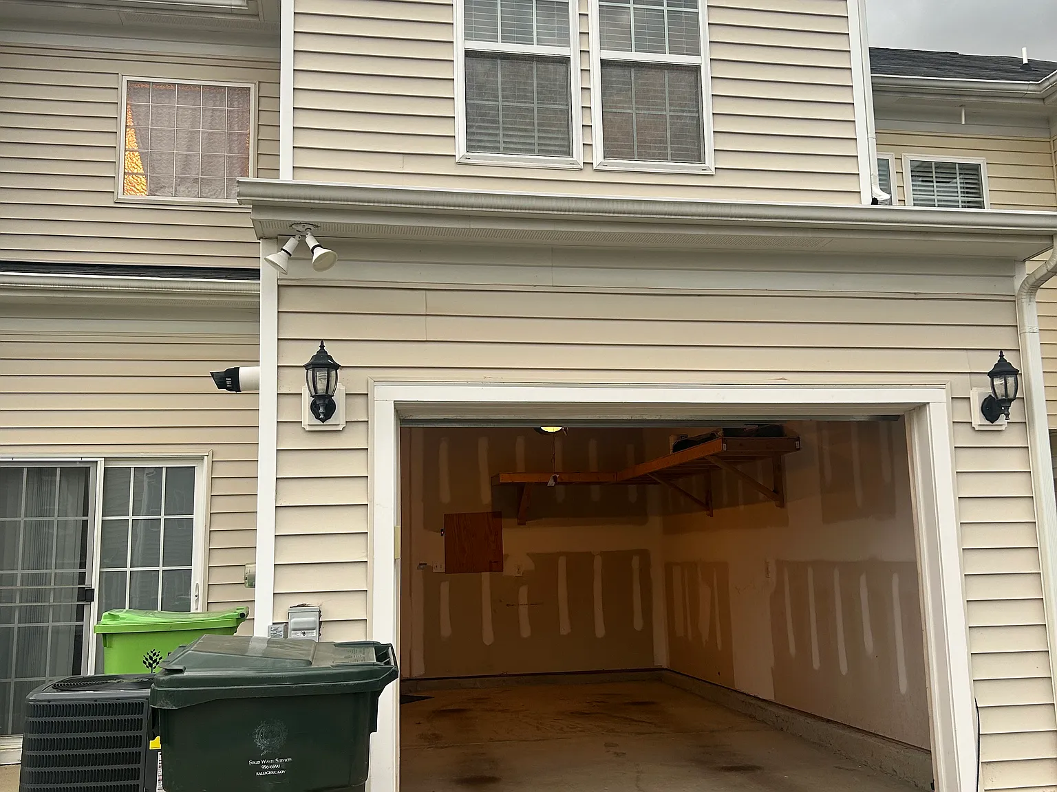 3 bed, 2.5 bath, 1576 sqft, $2,900 — Photo 3