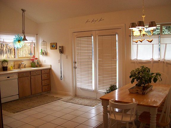Spacious Kitchen, ceiling fan