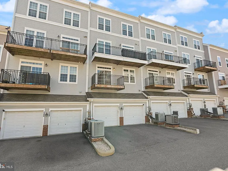 242 N Summit Ave #21 — Photo 57