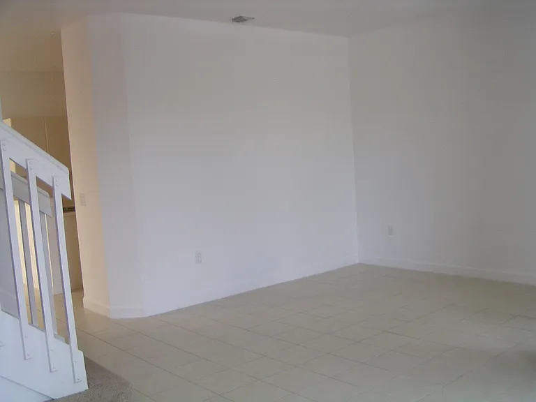 1016 Shoma Dr — Photo 5