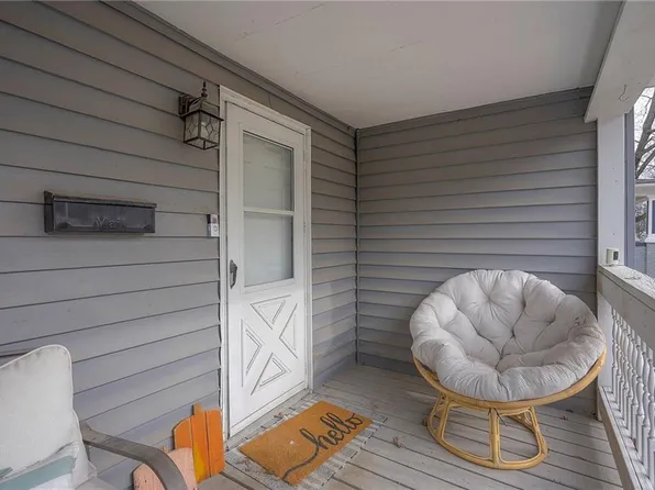 210 W Piankishaw St, Paola, KS 66071