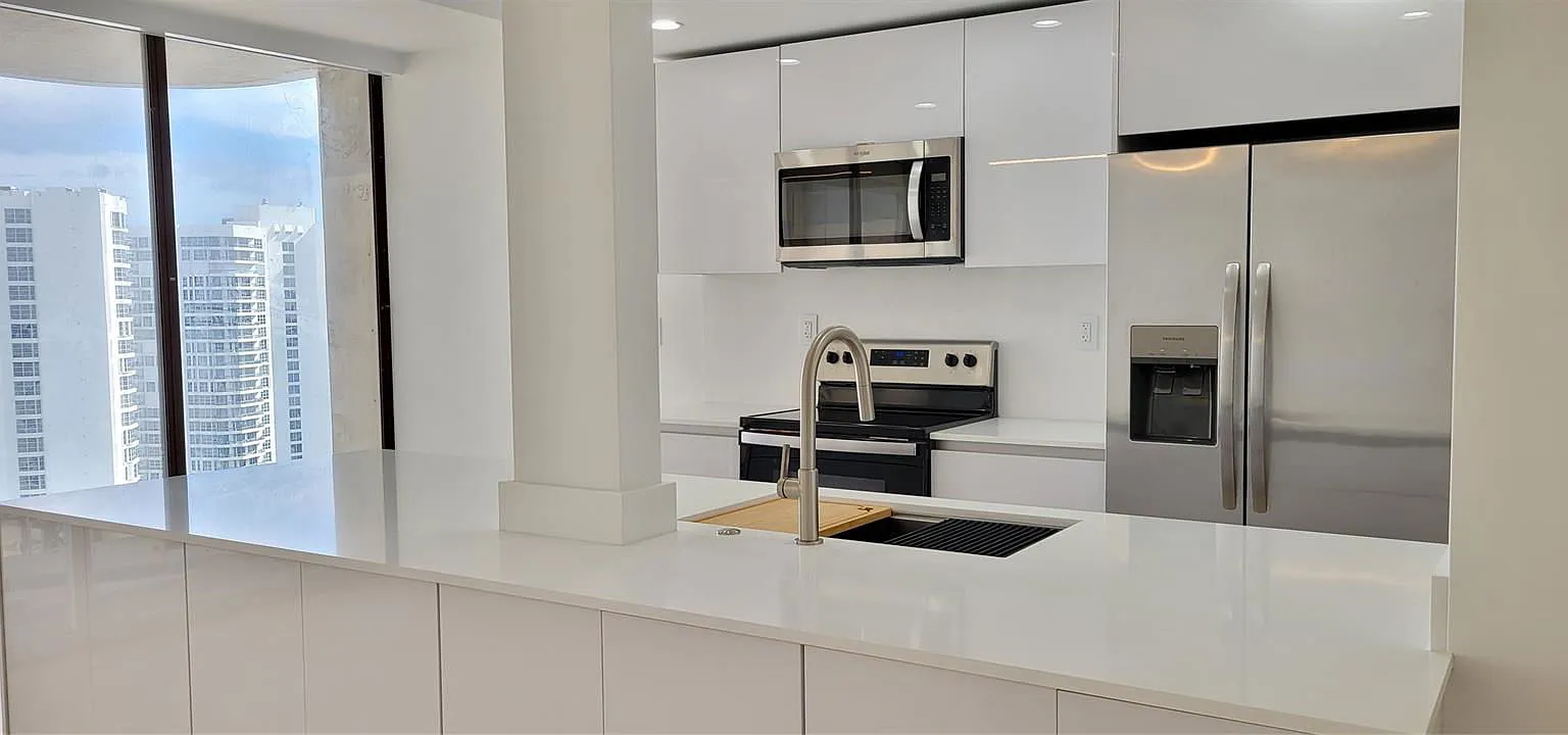 2 bed, 2.0 bath, 1677 sqft, $3,800 — Photo 2