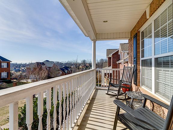 4th image of 8327 Bay Garden Ln