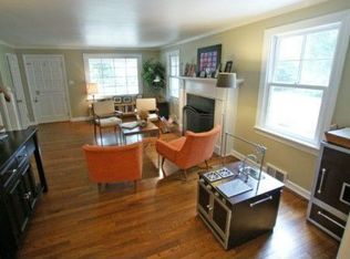 901 James St, Geneva, IL 60134