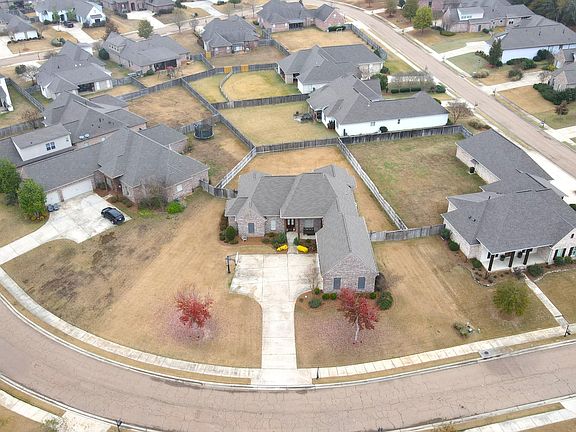 3rd image of 143 Bienville Dr