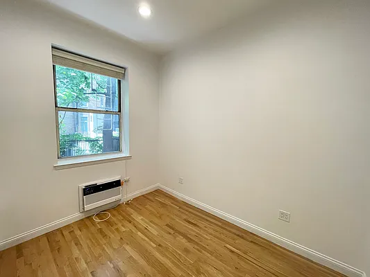 Rented by SERHANT. | media 4