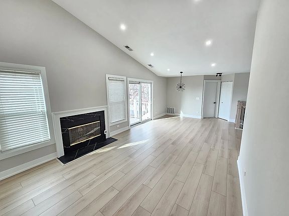 3rd image of 1935 N Coldspring Rd