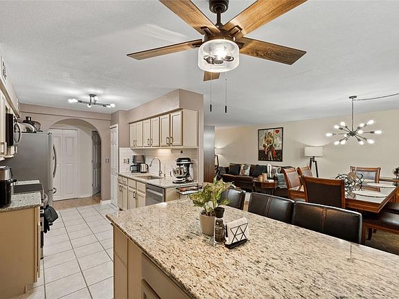 2nd image of 100 E Oak Terrace Dr APT A2