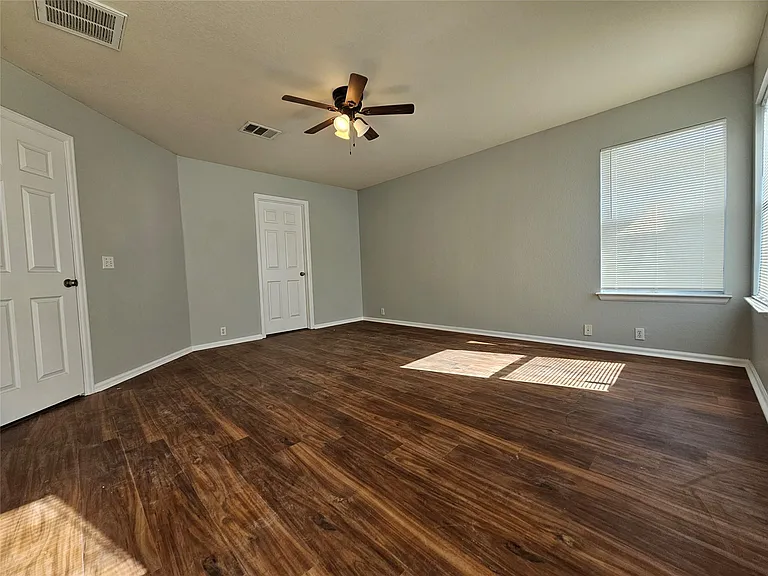 580 Hometown Pkwy — Photo 19