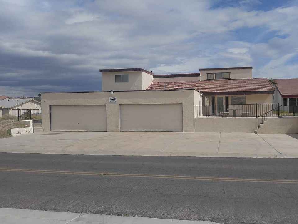 1st image of 390 Riverfront Dr