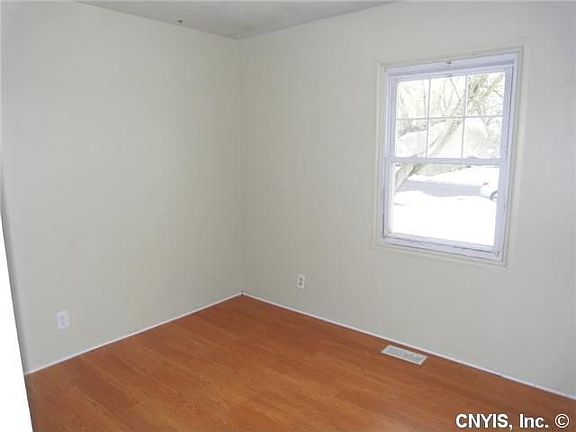 5th image of 125 Cedarwood Blvd
