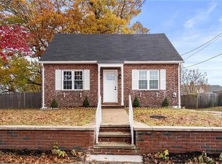 11 Hornbine St, Cranston, RI 02910