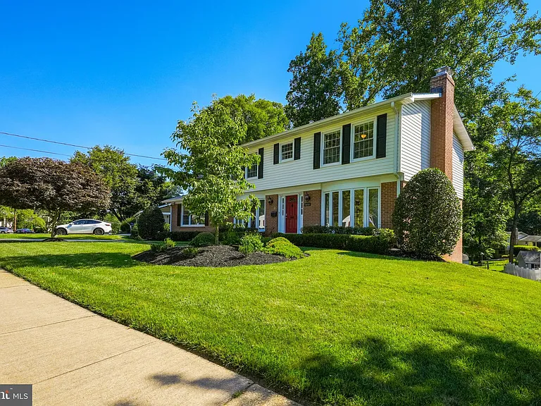 5021 Fleming Dr — Photo 3
