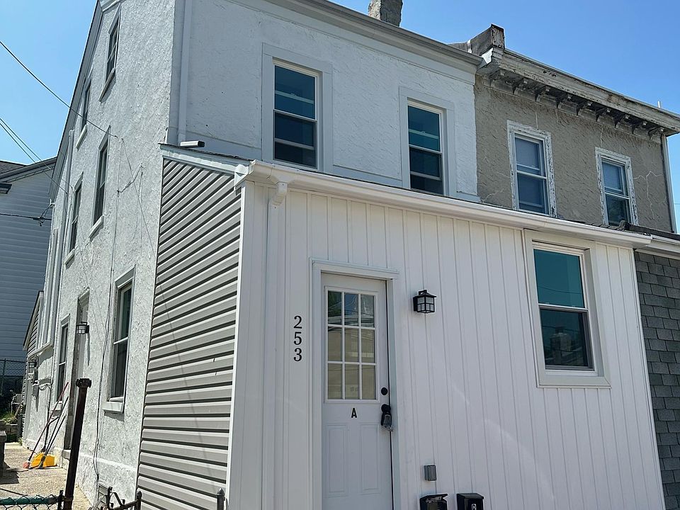 1st image of 453 Krams Ave #1