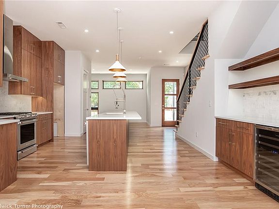 4th image of 206 SE 7th St