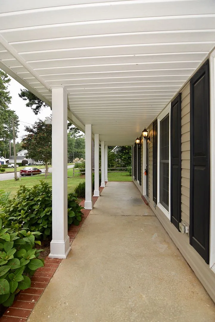 Evans 3 Bed/2 Bath w/ Garage & Huge Fenced Yard — Photo 2