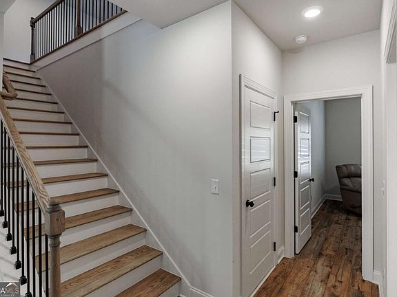 4th image of 269 Overcup Ct