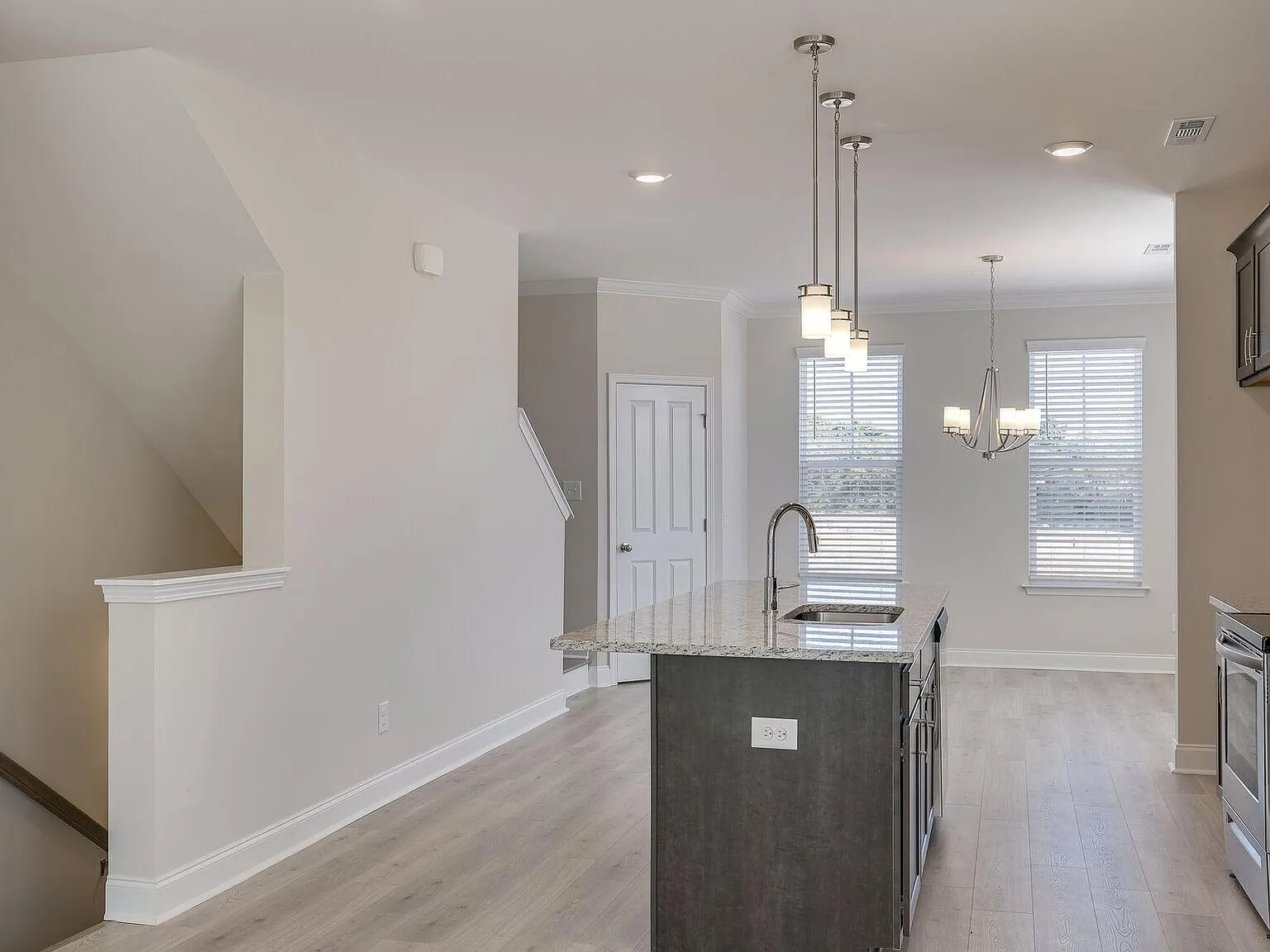 2 bed, 1392 sqft, $2,450 — Photo 4