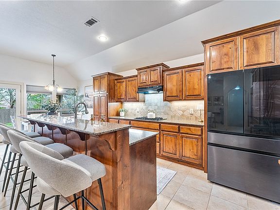 4th image of 3802 SW Staverton Dr